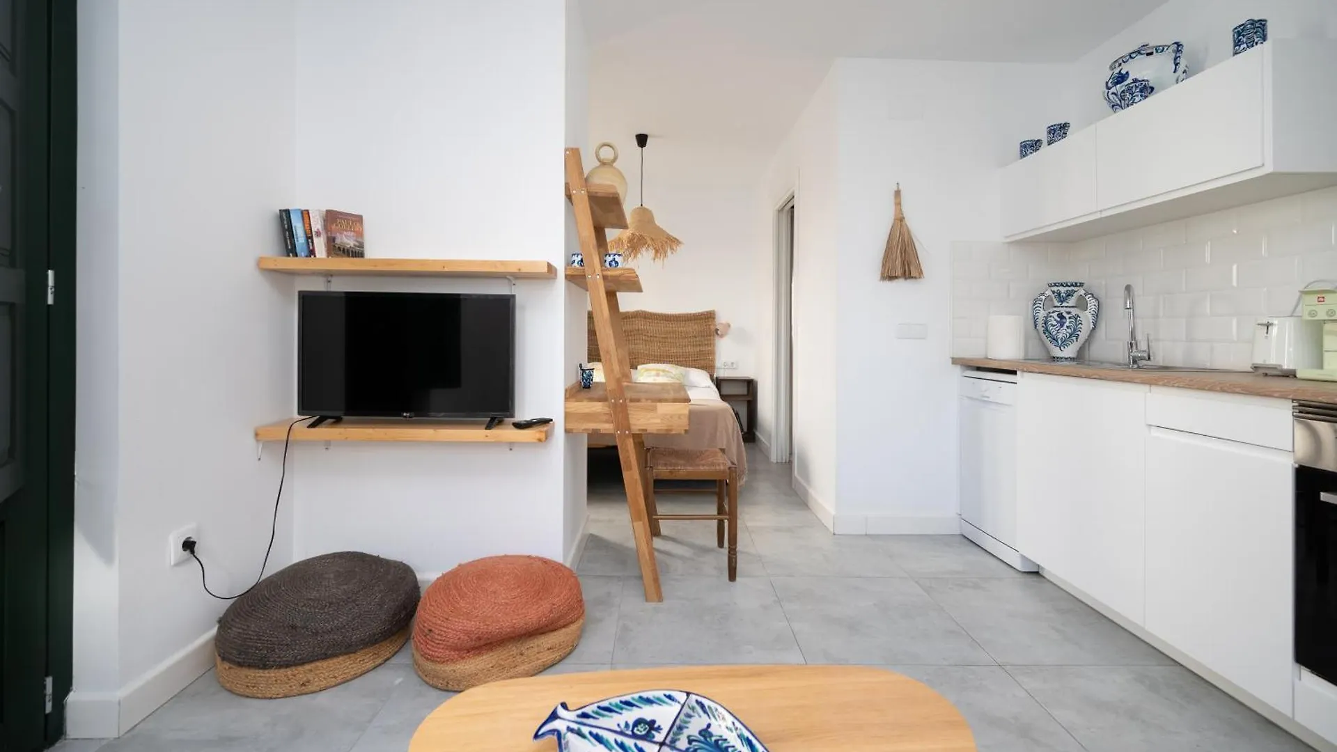 Apartman Lovely House In Peaceful Courtyard Benalmádena