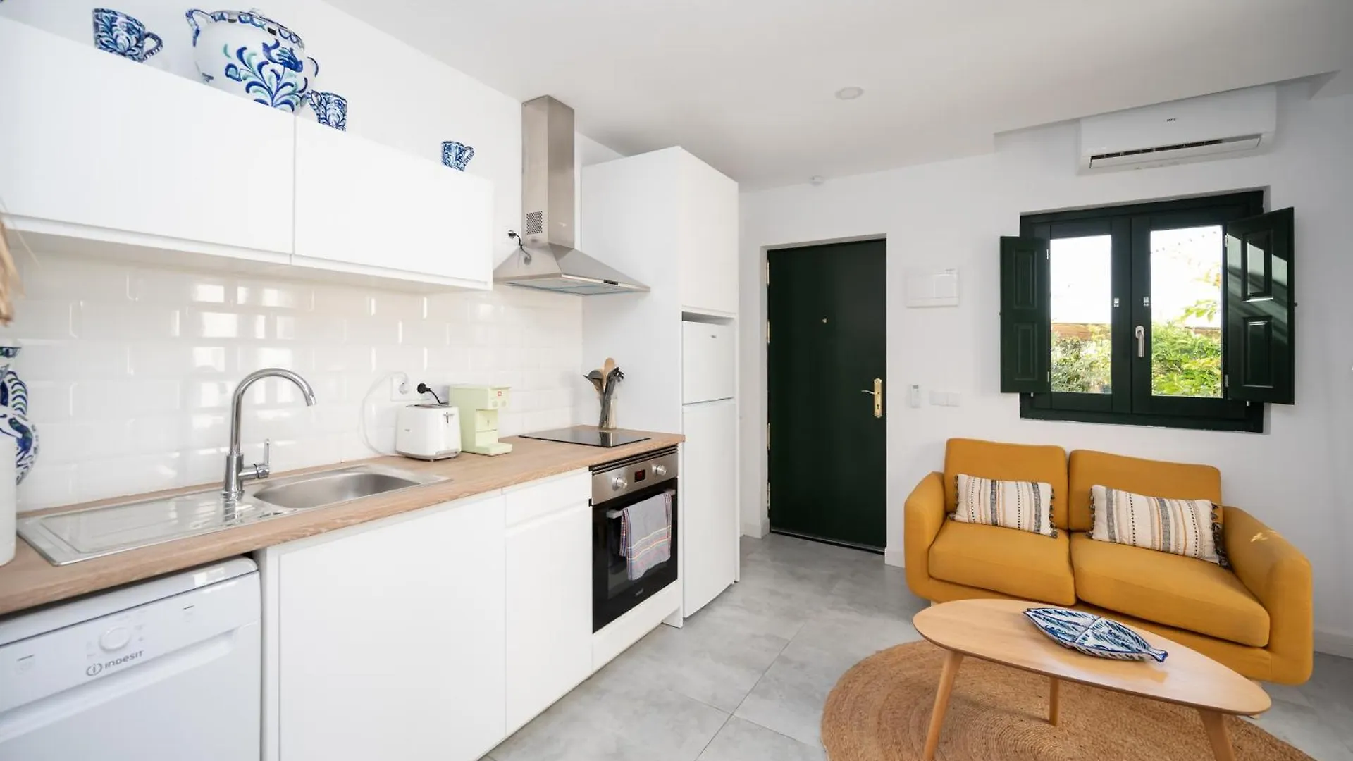 Lovely House In Peaceful Courtyard Benalmádena Apartamento